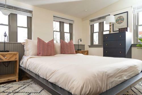 Newly Renovated Loft Apartment Near Downtown