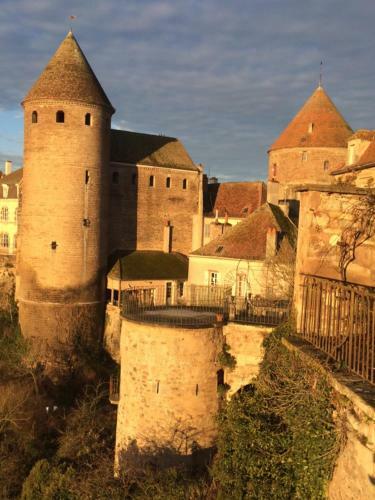 Burgondy Medieval City Studio 3***