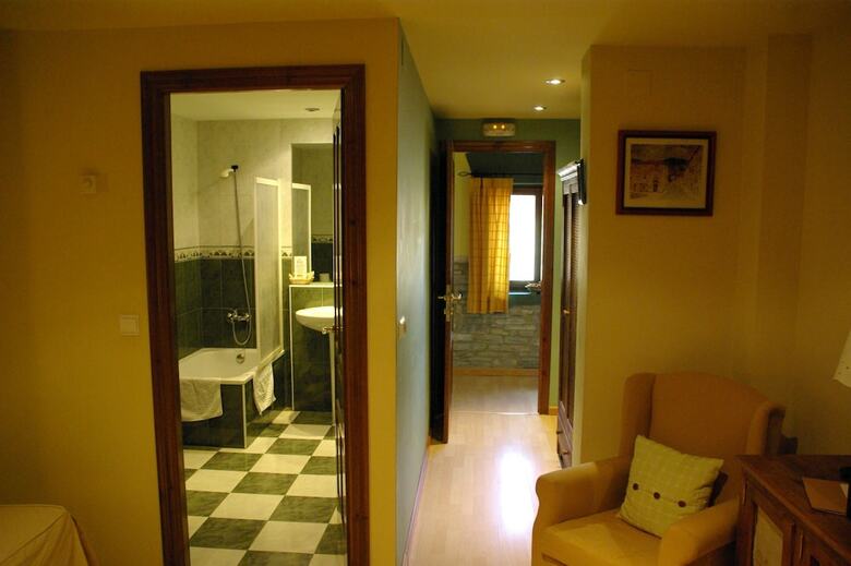 Hostal Hotel Rural Los Cerezos De Yanguas