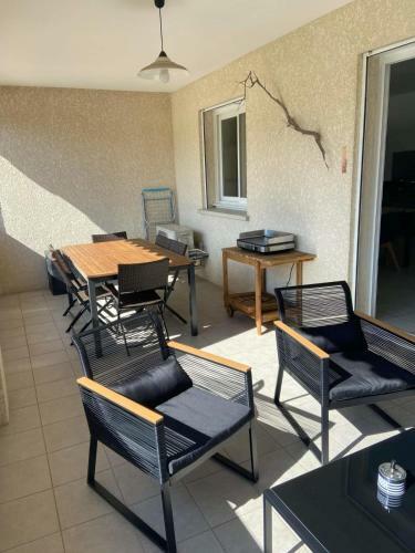 Joli Appartement Dans R�sidence Calme Proche Mer