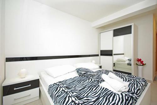 Villa Vila Nova With Private Heating Pool And Jacuzzi