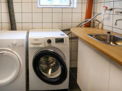 Holiday Home Gamlahuset - Fjh667