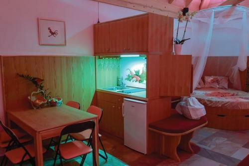 Secret Wellness Pool&relax