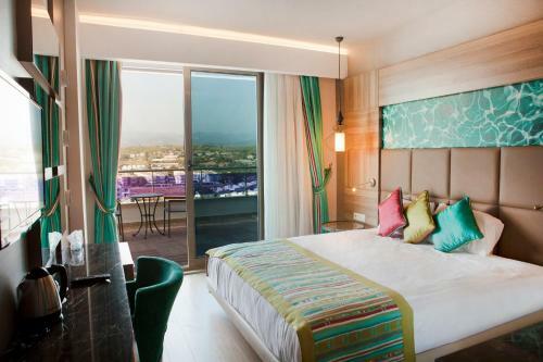 Long Beach Harmony Hotel