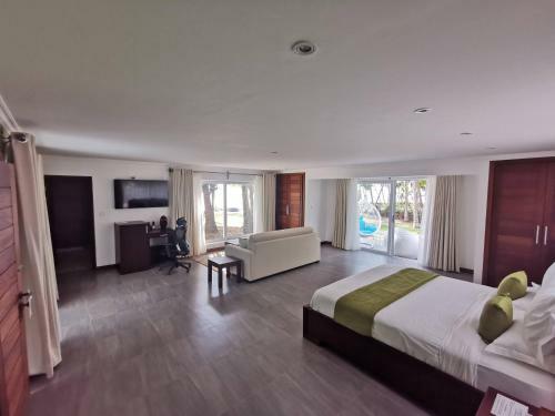 Hotel Searenity Beach Villa