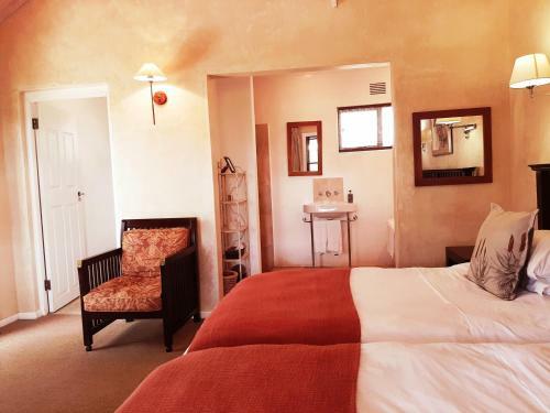 Leeuwenbosch Shearers Lodge - Amakhala Game Reserve