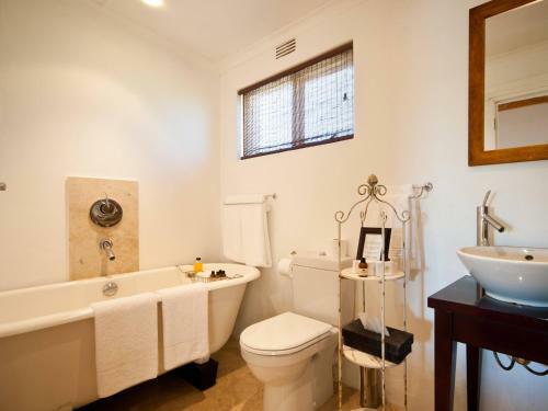 Leeuwenbosch Shearers Lodge - Amakhala Game Reserve