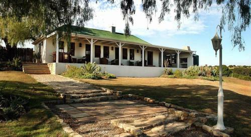 Leeuwenbosch Shearers Lodge - Amakhala Game Reserve