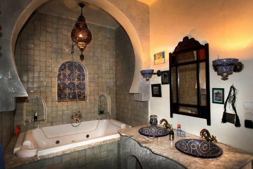 Riad Lune Et Soleil