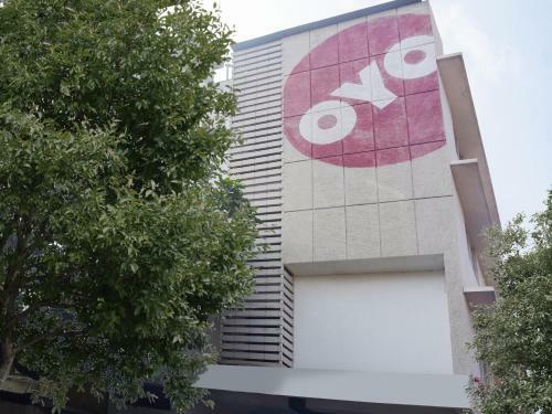 Hotel Oyo 80360 Sree Surabi Residency