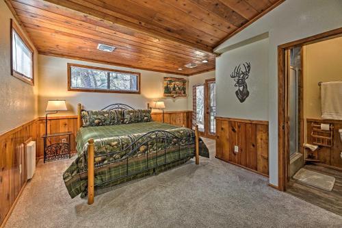 Expansive Family Cabin With 2 Decks And Game Room