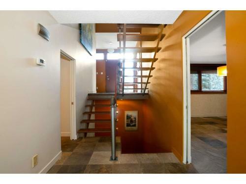 Delux Rooms In Upscale Neighborhood