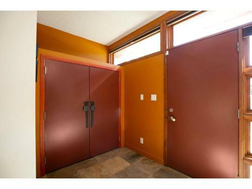 Delux Rooms In Upscale Neighborhood
