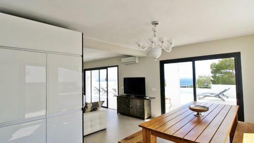 Villa Modern House With Great View To Sea