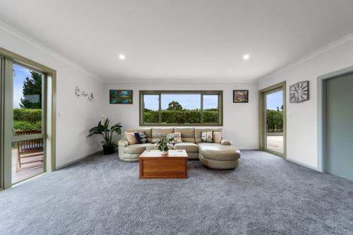 Orange Blossom Cottage - Greytown Holiday Home
