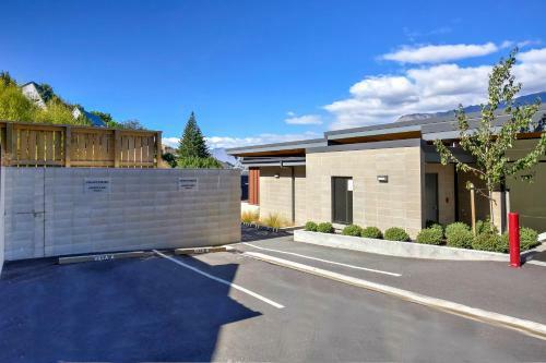 Lake View Villa - Queenstown Holiday Villa