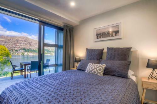 Lake View Villa - Queenstown Holiday Villa