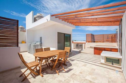Brand New Townhome With Private Rooftop Plunge Pool
