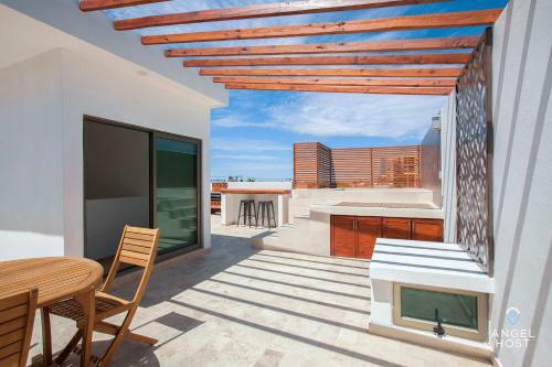 Brand New Townhome With Private Rooftop Plunge Pool