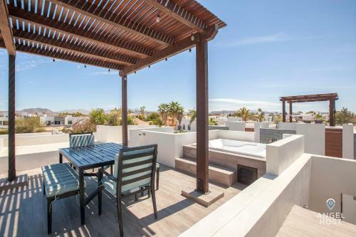New Oceanview Rooftop Townhome With Pool Onsite Steps To Beach