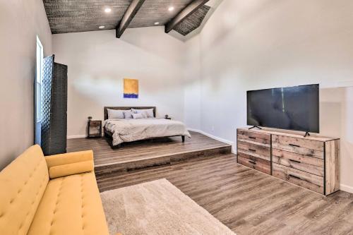 Spacious Phoenix Abode With Meditation Room!