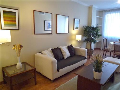 Dflat Escultor Madrid Apartments