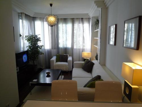 Dflat Escultor Madrid Apartments