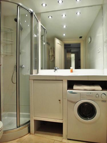 Dflat Escultor Madrid Apartments