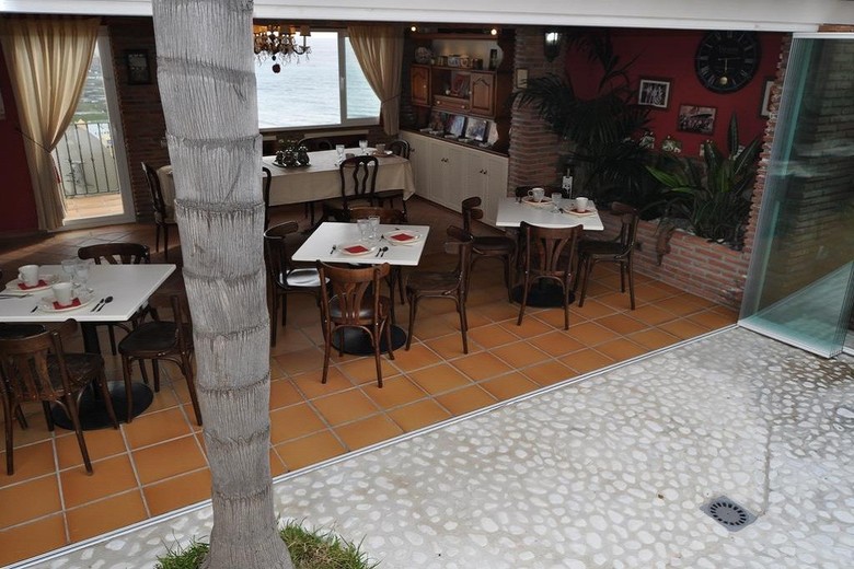 Hostal Welcome Inn Nerja Guest House Luxury Bed & Breakfast