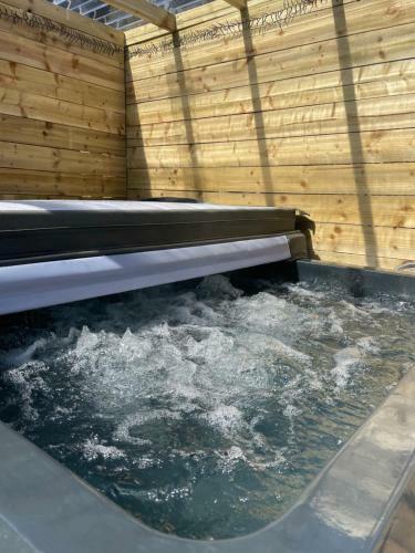 The Steading With 7 Seater Hot Tub Aberdeenshire