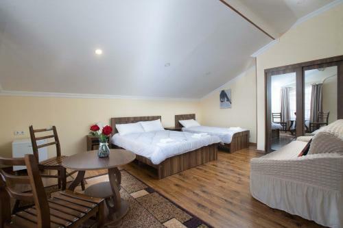 Hotel Telav Holl