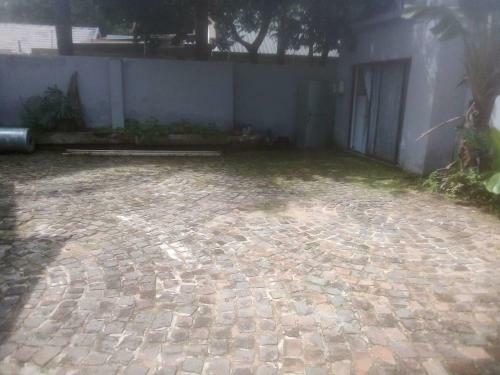 Inviting 1-bed Cottage In Randburg