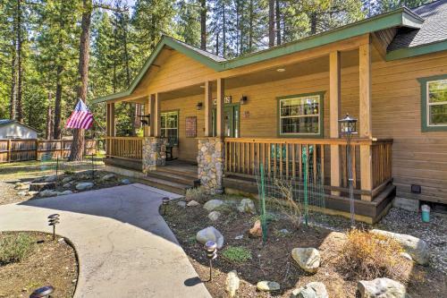 Quiet Graeagle Cabin With Yard, Deck And Grill!