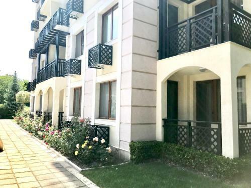 Apartment In Aparthotel Maxi