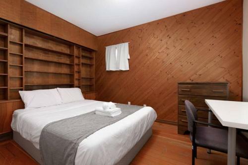 Large 4 Bedroom , 1 Bathroom Upper Suite