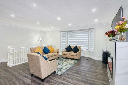 Luxury 3 Bed 2 Bath Main Portion Of The House