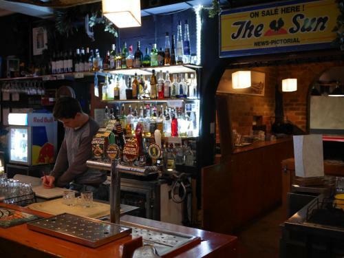 Albergue Bev And Mick's International Backpackers At Mcmahon's