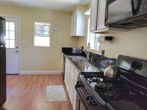 Hillside Bungalow 1bd 1bt House Bel Air + Parking