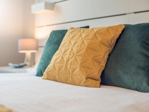 Pass The Keys Beautifully Presented 2 Bed Apartment With Parking