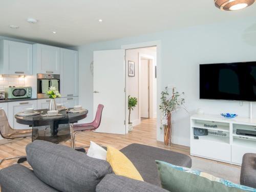 Pass The Keys Beautifully Presented 2 Bed Apartment With Parking