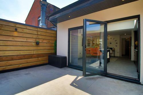 New 2022 Spacious 2 Bed Apartment - Private Courtyard - Underfloor Heating