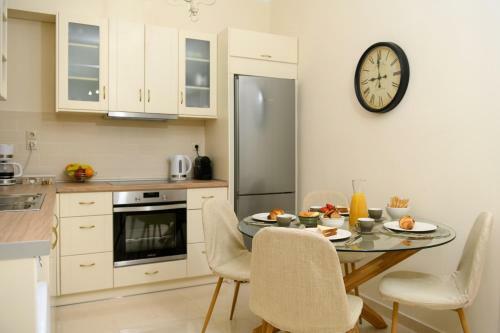 Nostalgia City Apartment