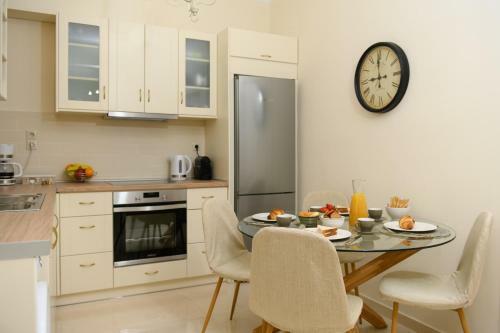 Nostalgia City Apartment