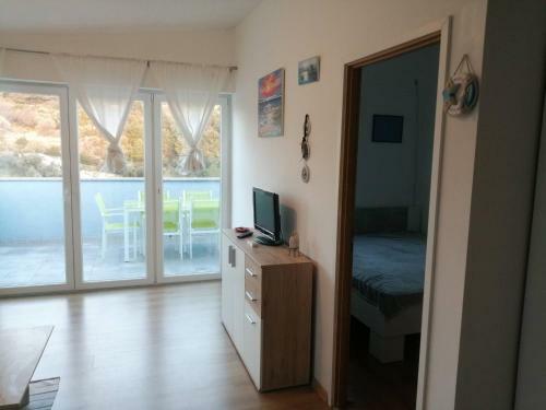 Sea View 1-bedroom Apartment Long Island
