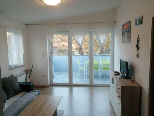Sea View 1-bedroom Apartment Long Island