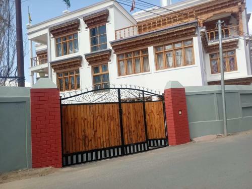 Hostal Zagwoo Guest House
