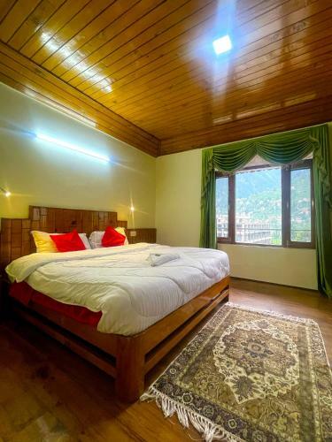 Hotel Emerald Origins