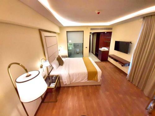 Kay-em Spectra Hotel