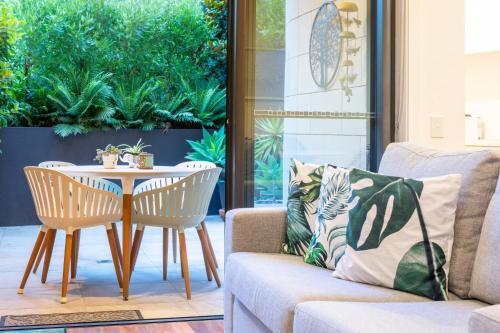 Apartamento Suburban Oasis With Lush Courtyard, Great Location