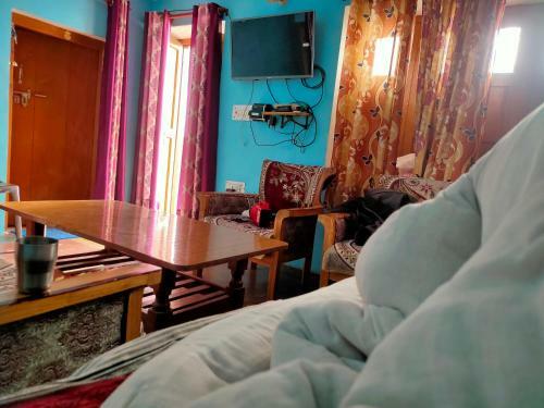 Hilltop Retreat Mukteshwar Homestay